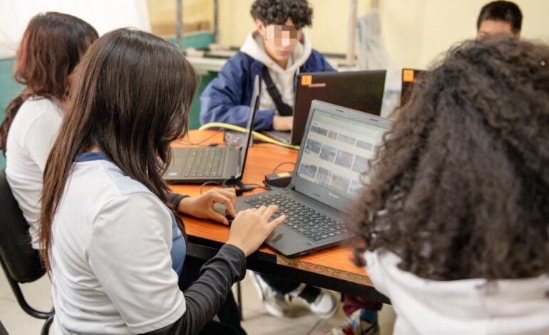 Fortalece gobierno sanmiguelense la conexión digital en escuelas