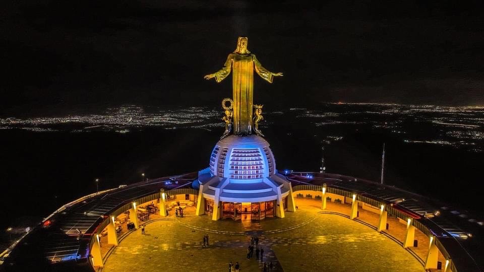 ¡Asómbrate!, el monumento a Cristo Rey de la Montaña luce iluminación escénica