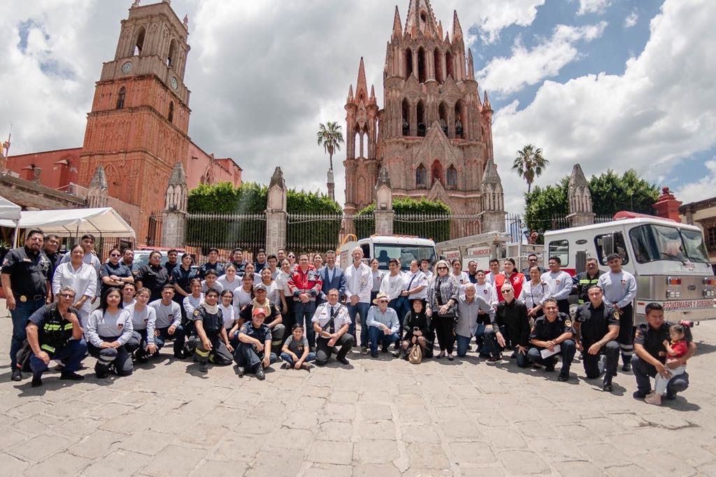 Reconoce Presidente Municipal sanmiguelense el valor de los Bomberos