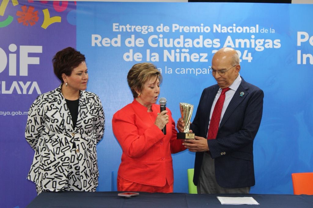 Recibe Celaya premio nacional por la campaña ‘Por una Infancia Feliz’