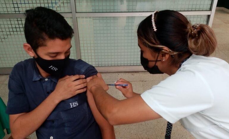 No debemos bajar la guardia contra COVID-19, advierte IMSS