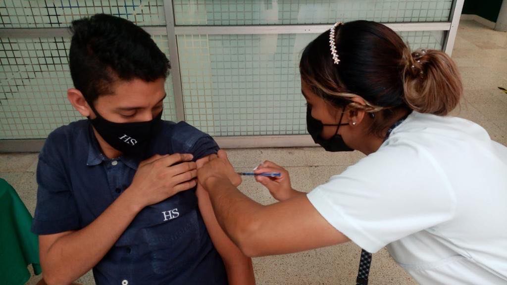 No debemos bajar la guardia contra COVID-19, advierte IMSS