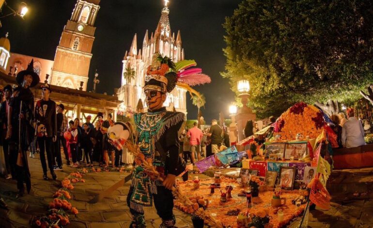 Celebran en San Miguel el tradicional Desfile de Catrinas