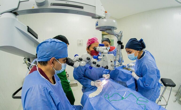 IMSS Guanajuato instaló con éxito primer dispositivo Preserfilo para glaucoma