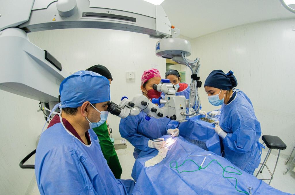 IMSS Guanajuato instaló con éxito primer dispositivo Preserfilo para glaucoma