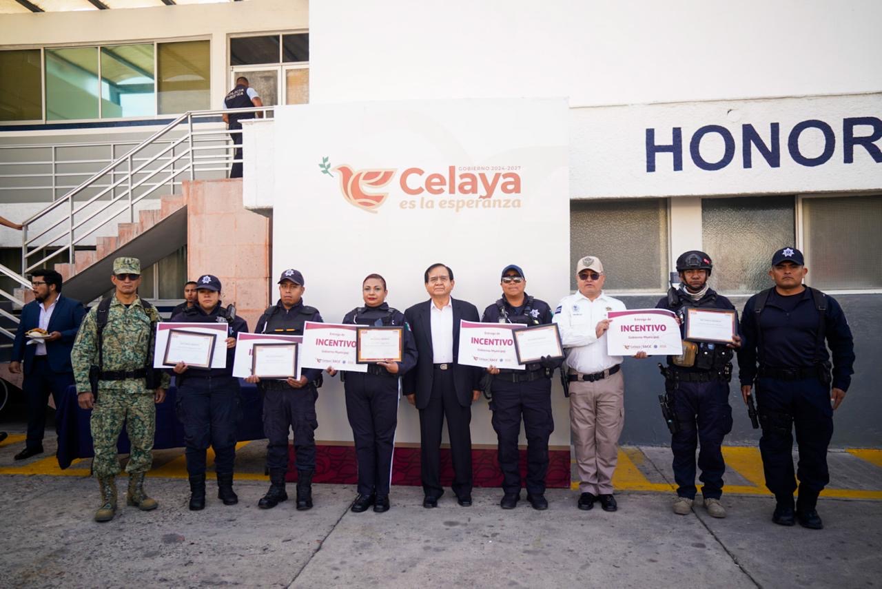 Entregan Reconocimientos a Policías Distinguidos por Acciones Relevantes