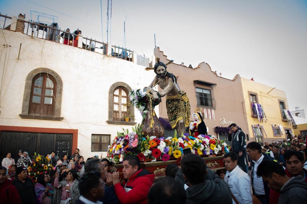 Veneran miles de católicos al Señor de la Columna en San Miguel de Allende