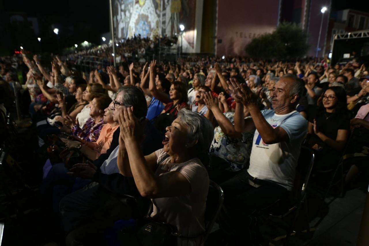 Viven madres irapuatenses una velada musical para recordar
