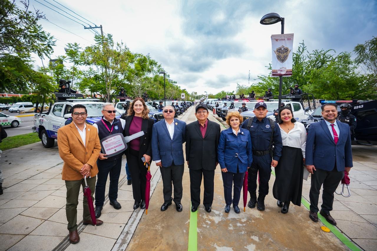 Entregan Vehículos y Equipamiento para seguridad de los Celayenses