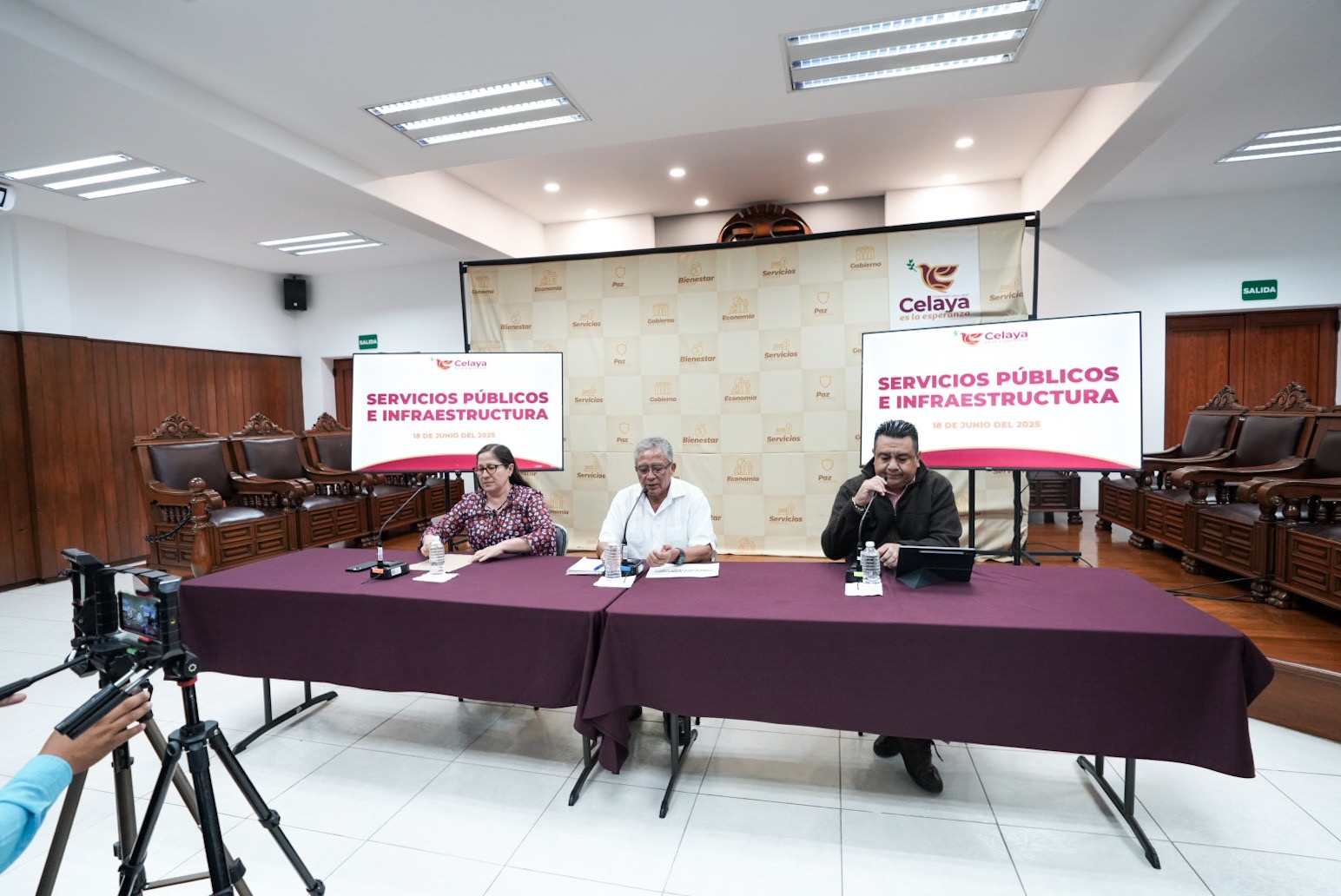 Llevan obras de electrificación para dignificar servicios en colonias y comunidades