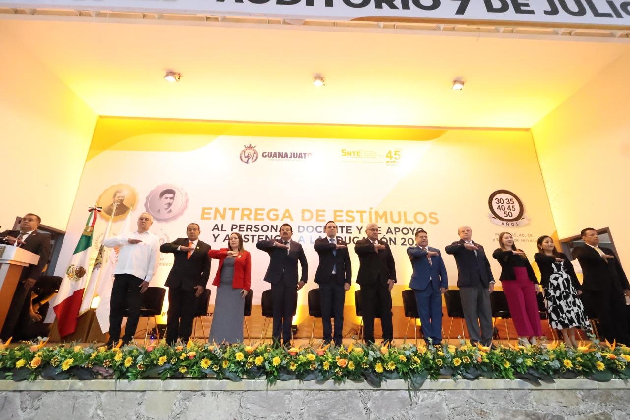 Reconoce Gobierno al SNTE por ser columna vertebral para la educación en Guanajuato