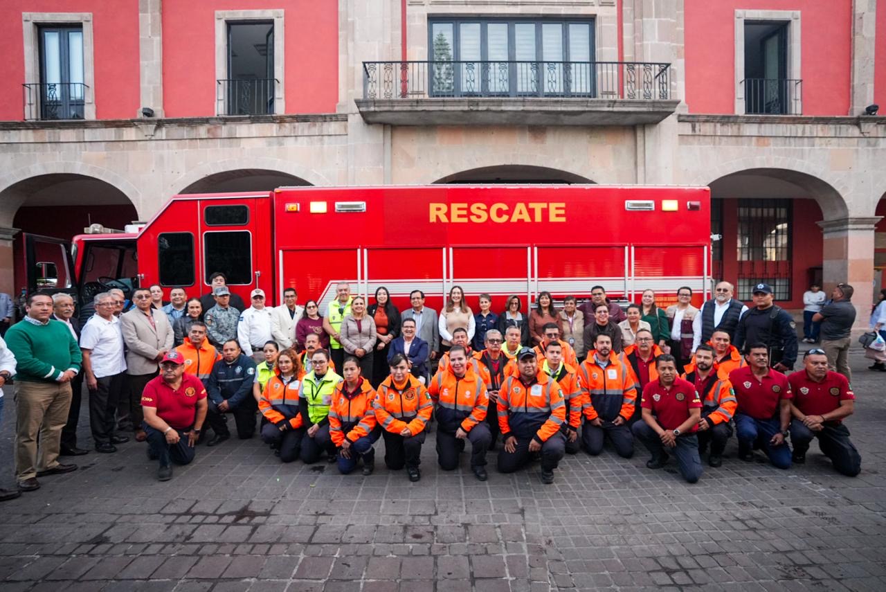 Cuerpo de bomberos de Celaya recibe nuevo camión de rescate
