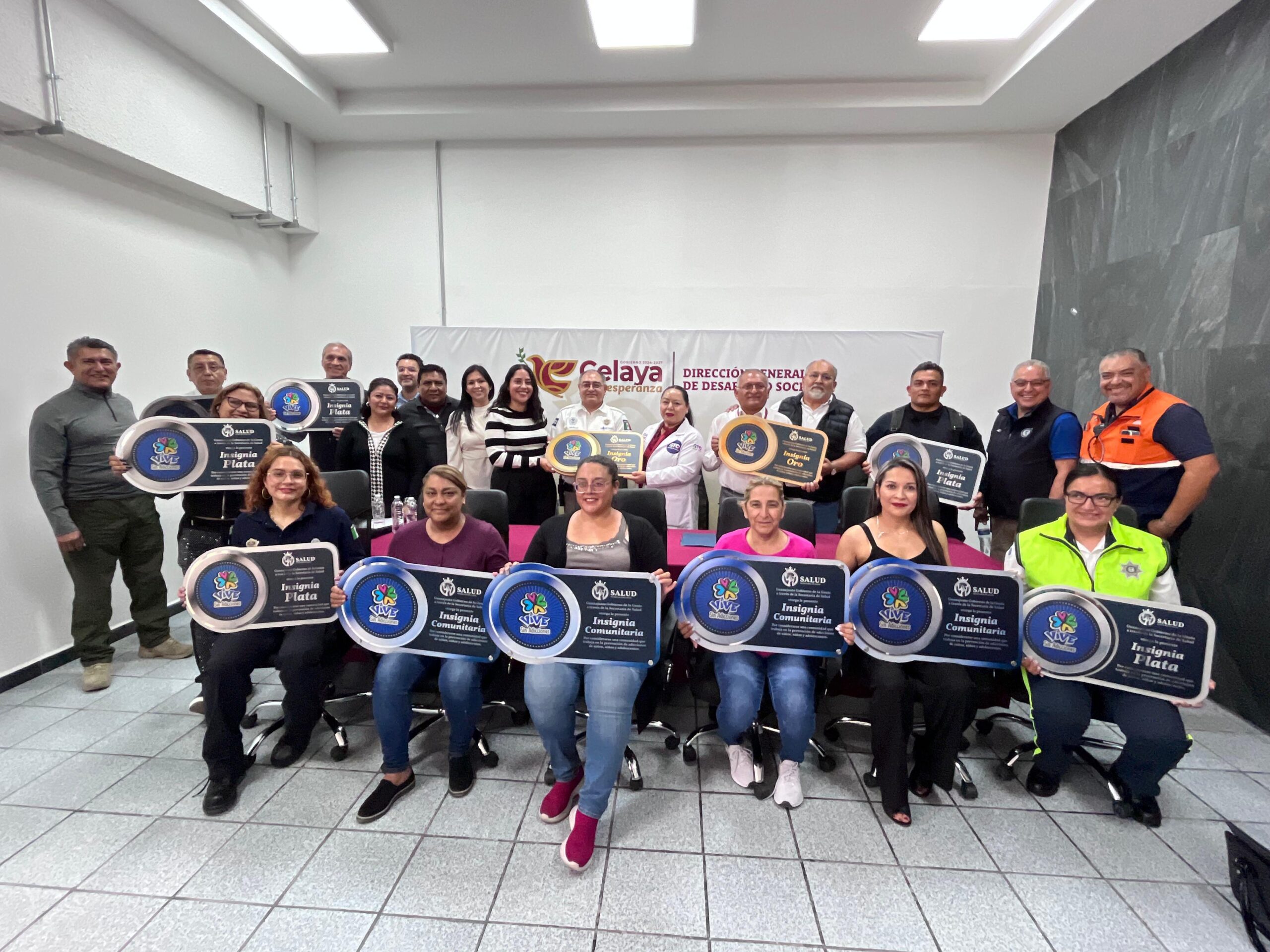 Secretaría de Seguridad, Desarrollo Social y cuatro comunidades reciben insignia “Vive Sin Adicciones”