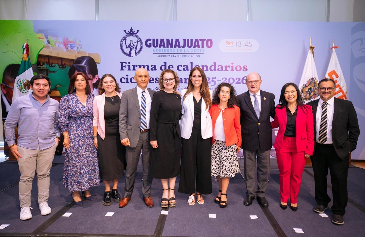 Firma Gobernadora Calendarios Escolares para el Ciclo Escolar 2025-2026