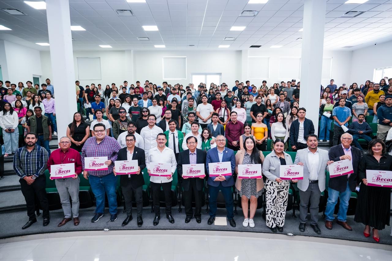 Inicia entrega de Becas Por La Esperanza para inscripciones escolares de educación pública superior