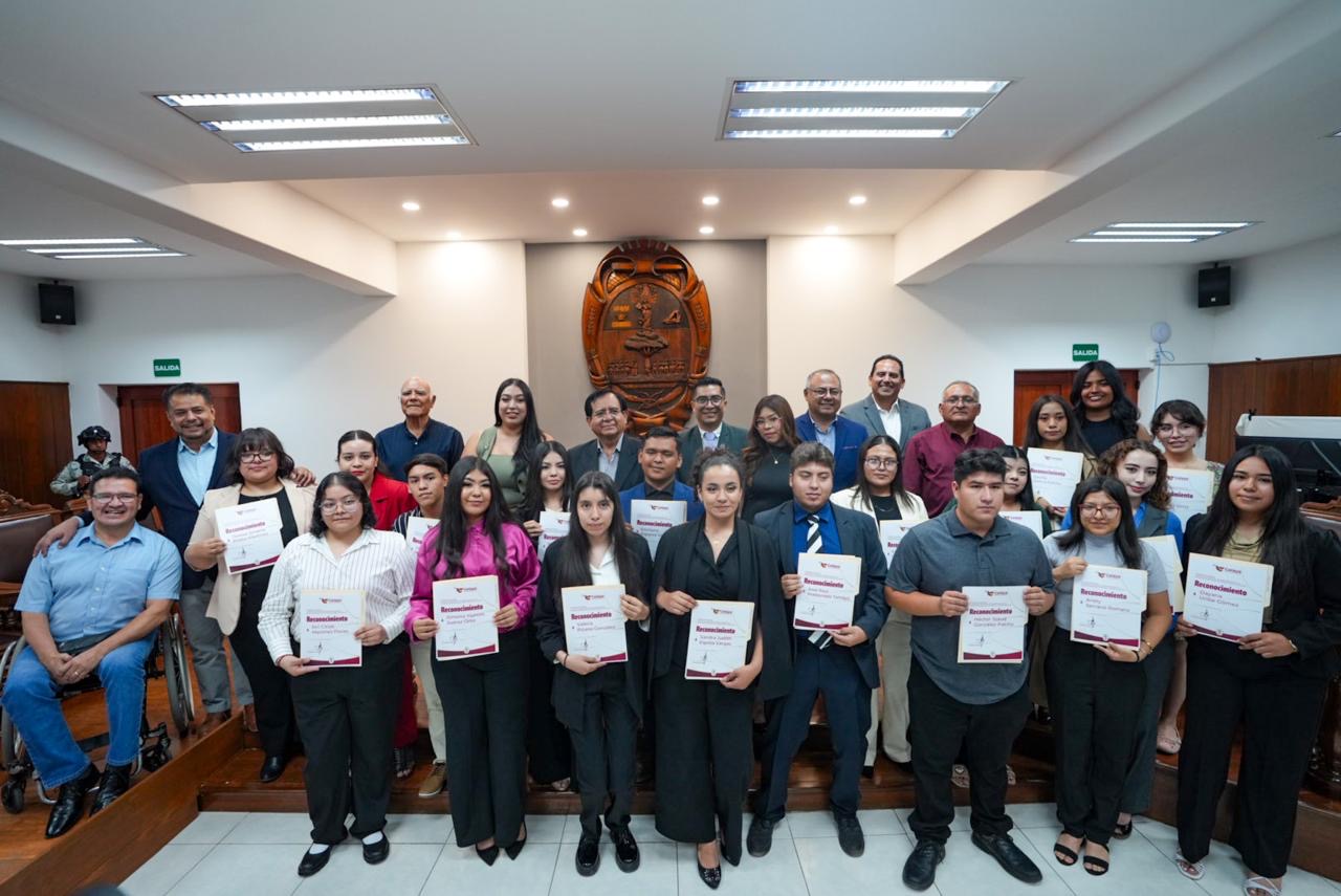 Universitarios Celayenses reciben Reconocimientos al Desempeño Académico