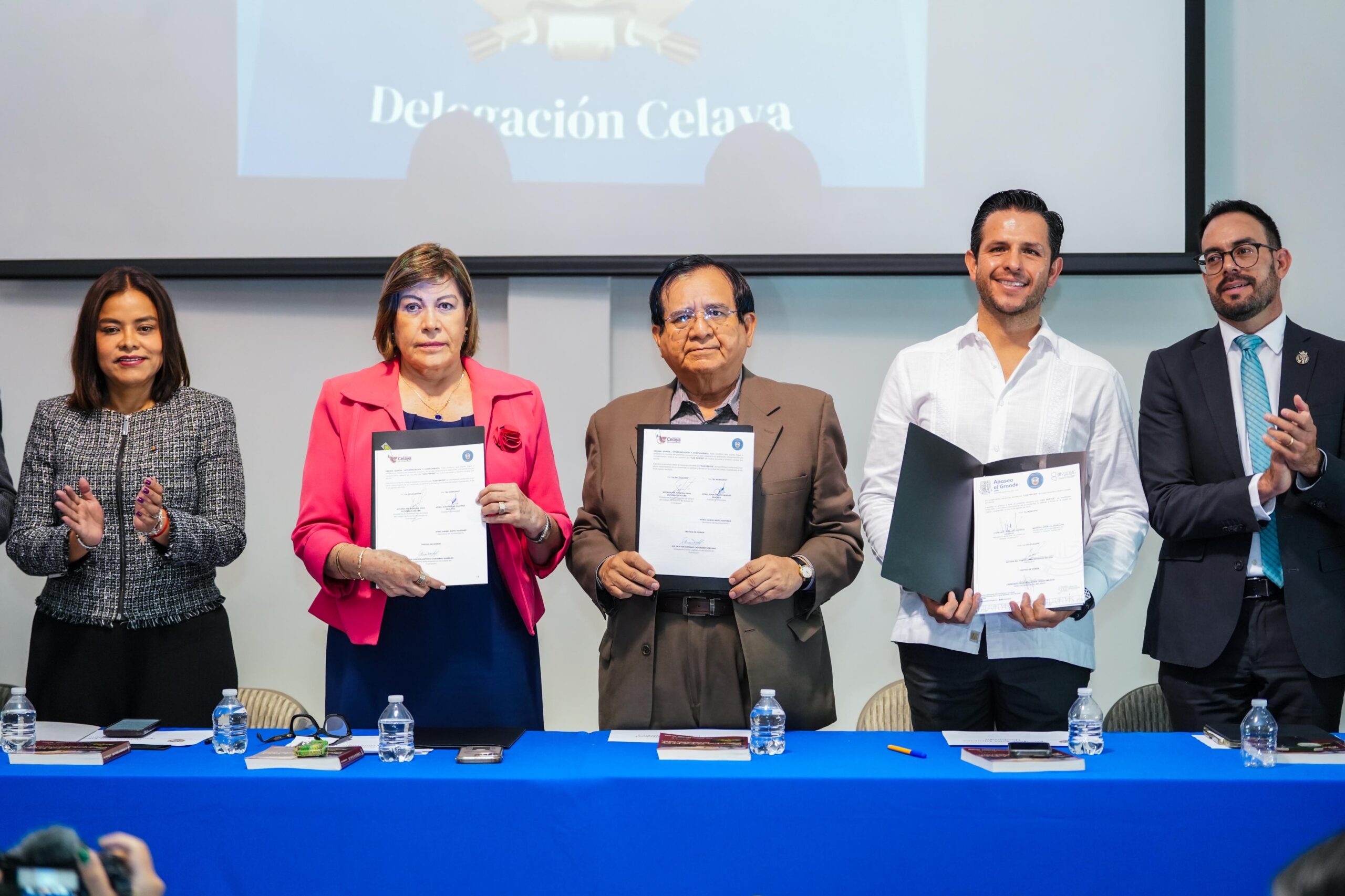 Firman convenio para acercar servicios notariales al pueblo celayense
