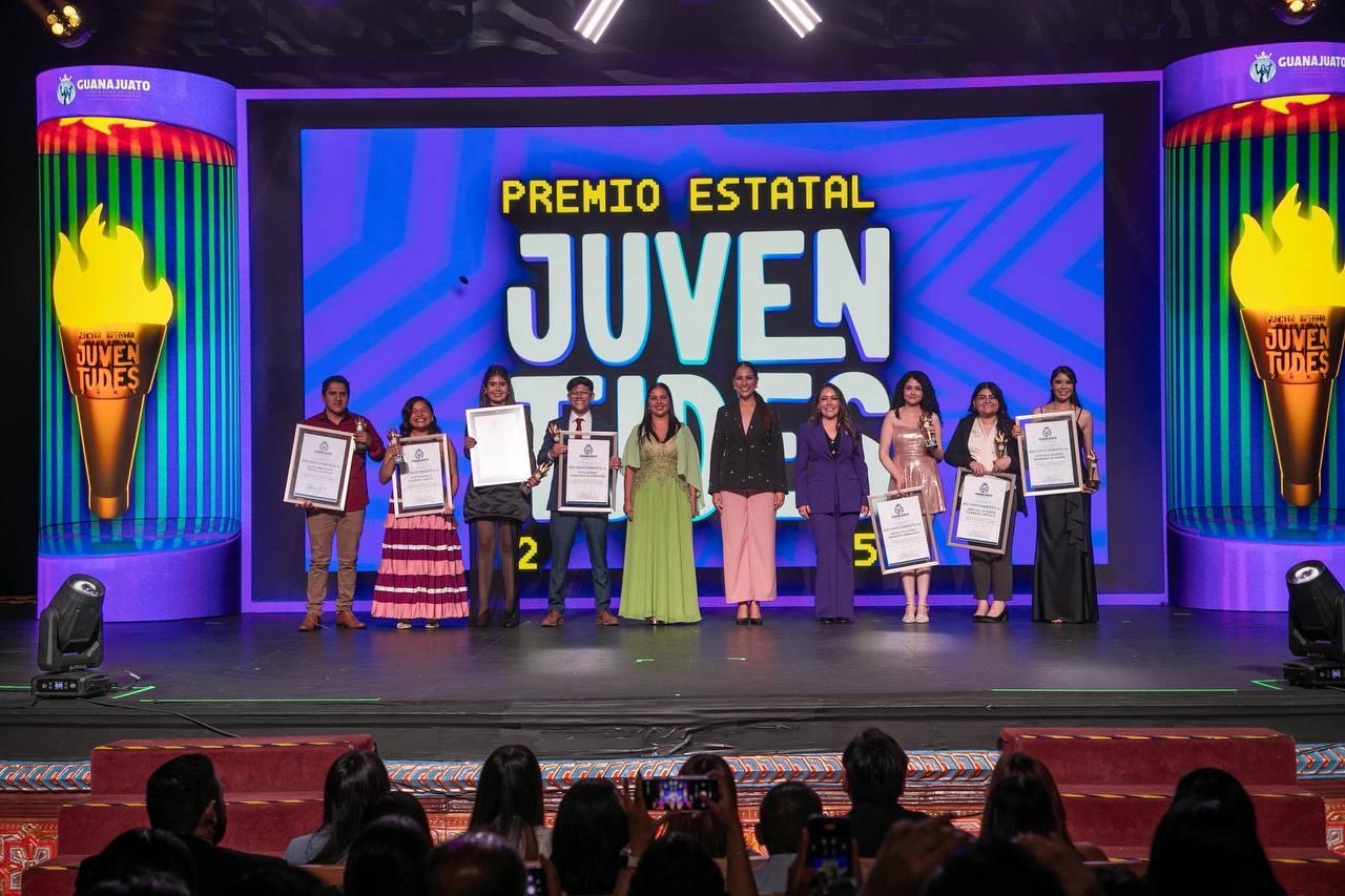 Entrega Gobernadora el Premio Estatal Juventudes 2025