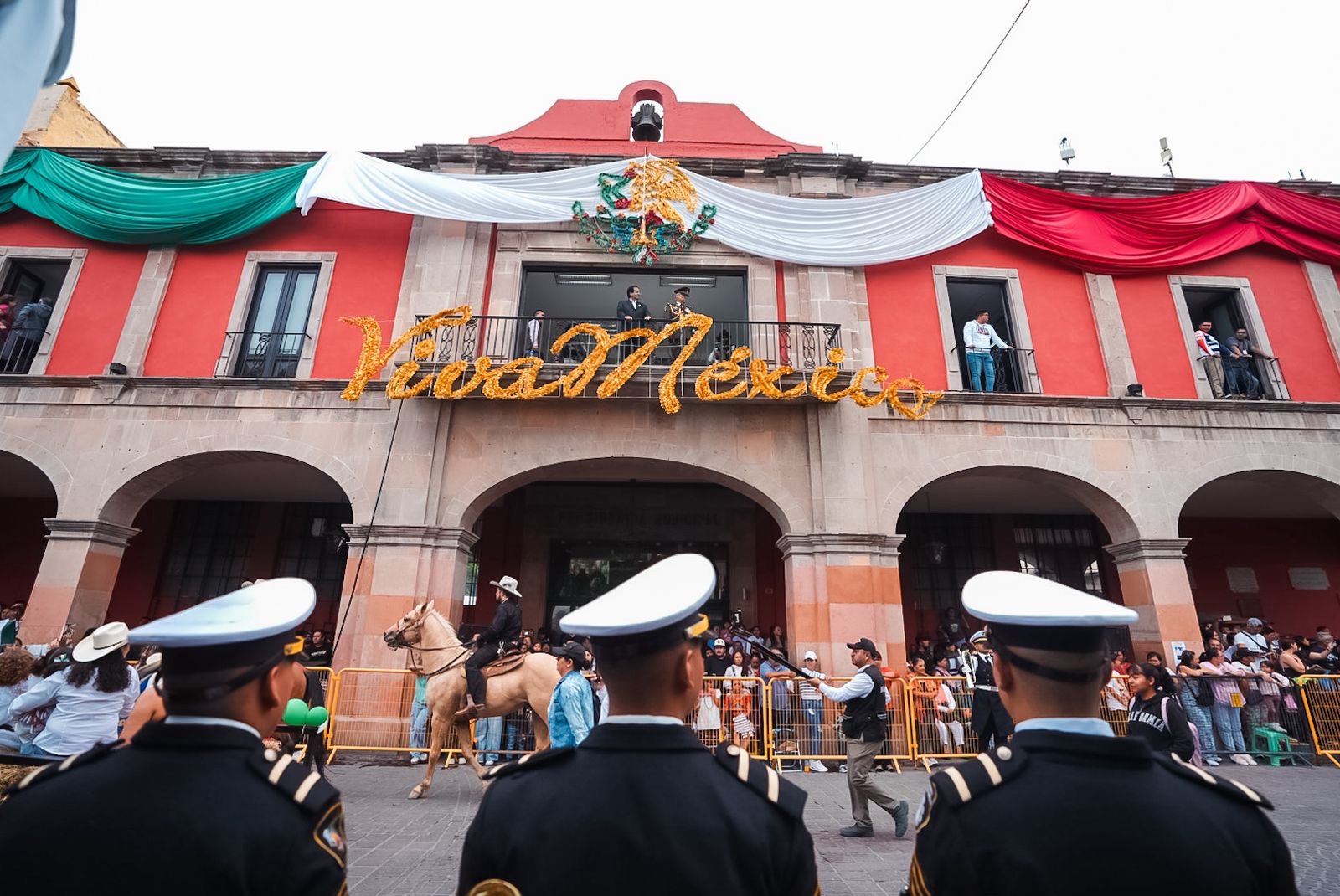 Desfile por el 215 aniversario del inicio de la Guerra de Independencia