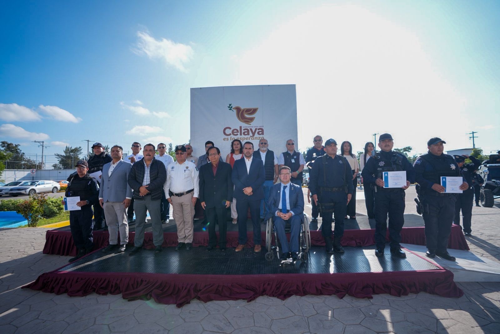 Entregan reconocimientos a policías municipales