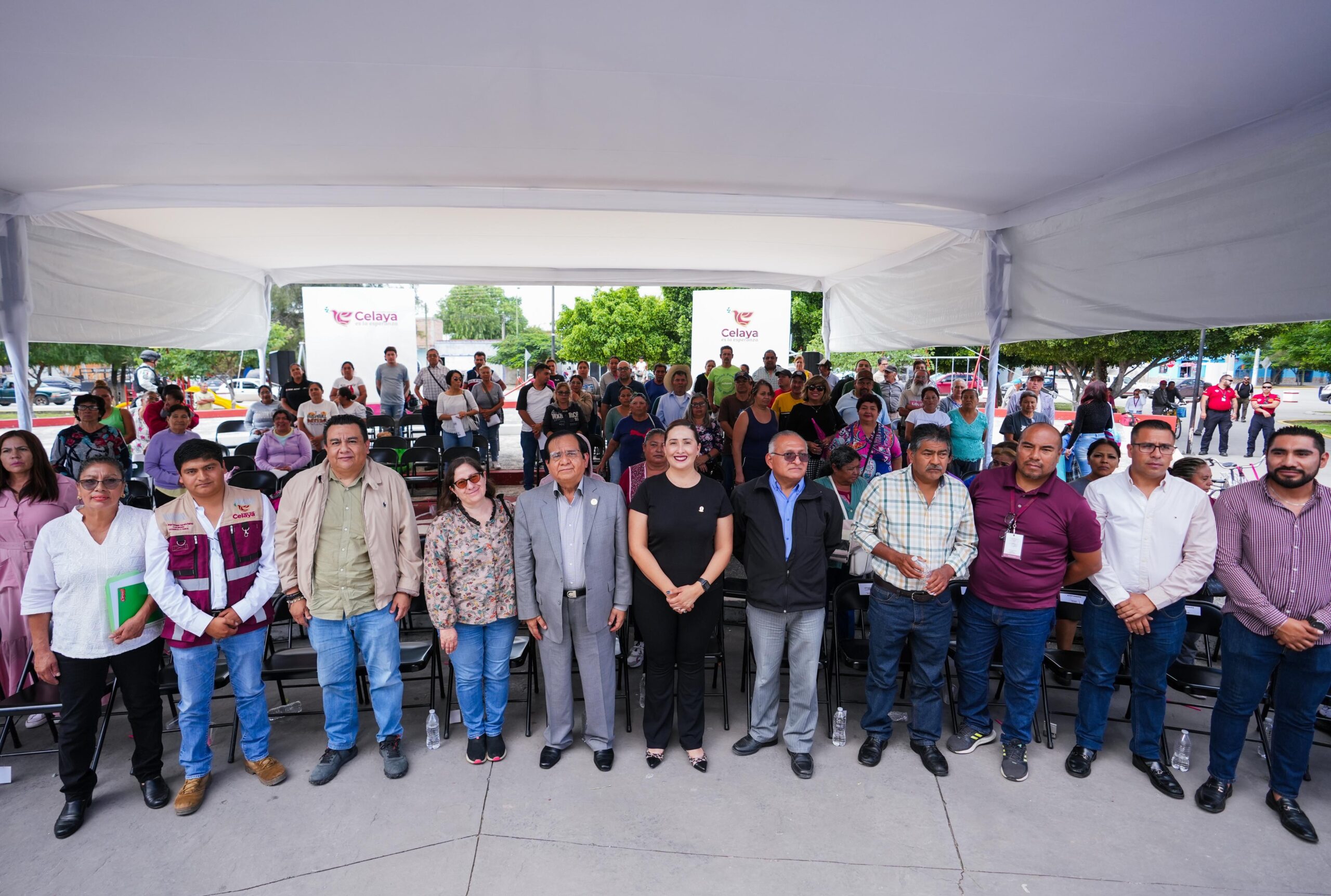 Alcalde Juan Miguel Ramírez entrega calentadores solares a 118 familias  Celayenses