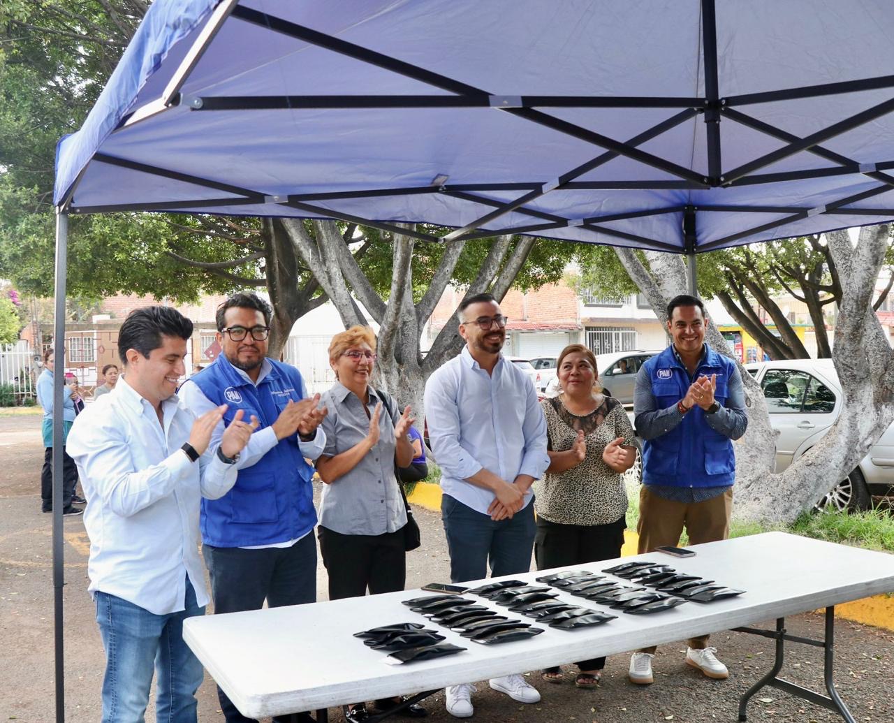 Llevan síndico y regidores apoyos oculares a Valle del Sol