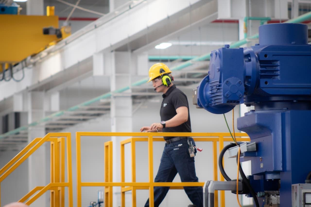 Inversiones automotrices abren más de 4 mil 900 nuevos empleos