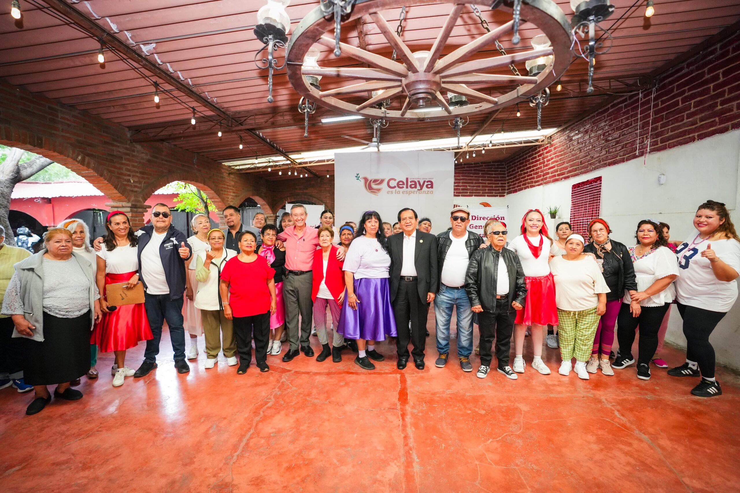 Realizan Festival Artístico y exposición de manualidades como resultado de los Talleres de la Esperanza