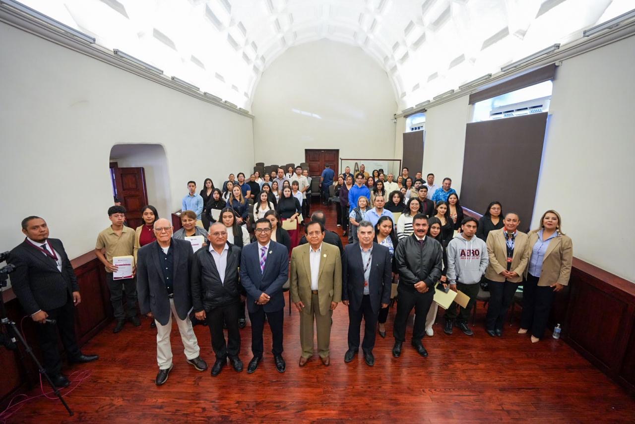 Estudiantes del Tecnológico de Roque y la UTEC reciben Reconocimientos al Desempeño Académico