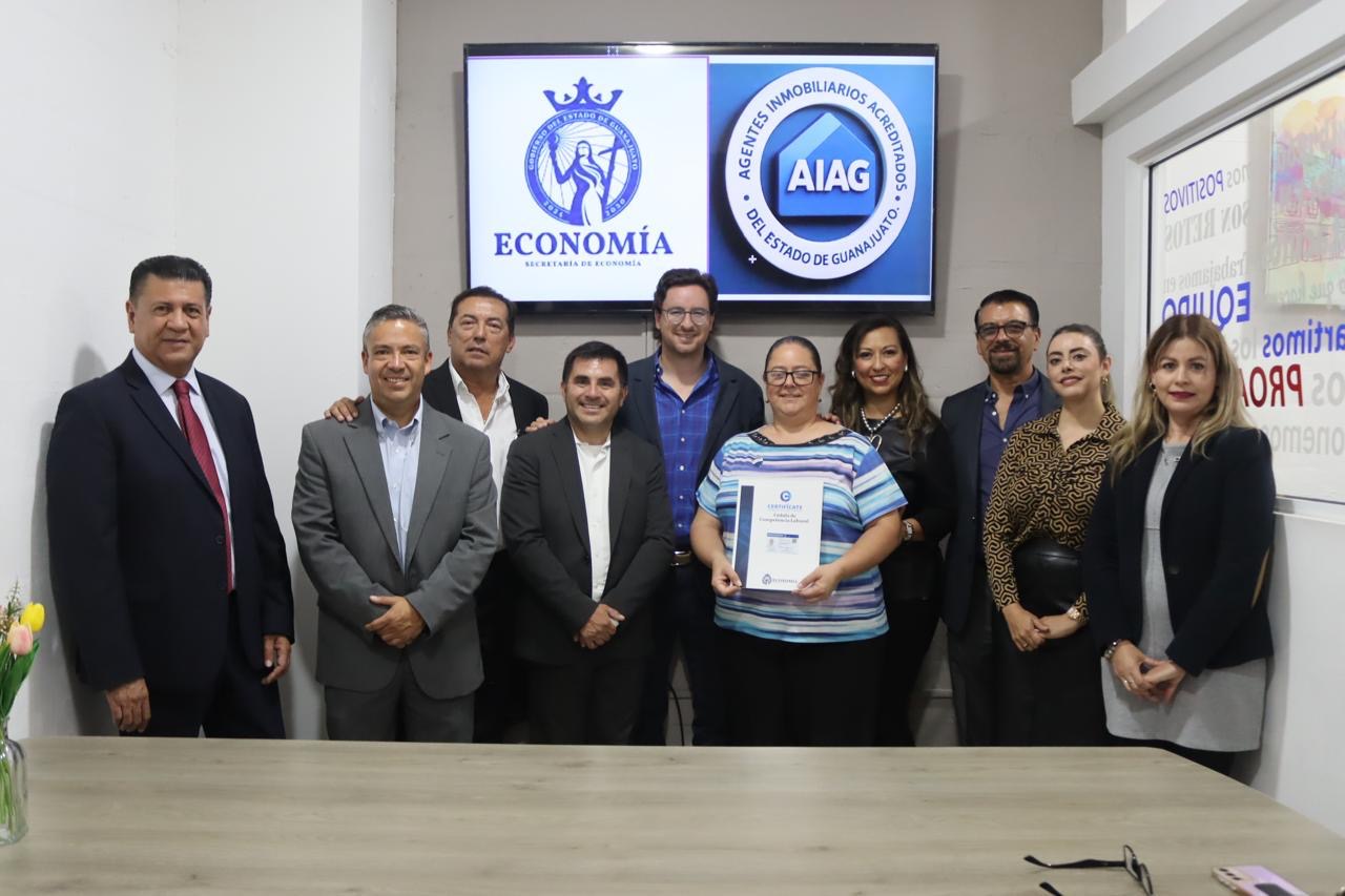 Entregan 18 certificados de competencia laboral a agentes inmobiliarios