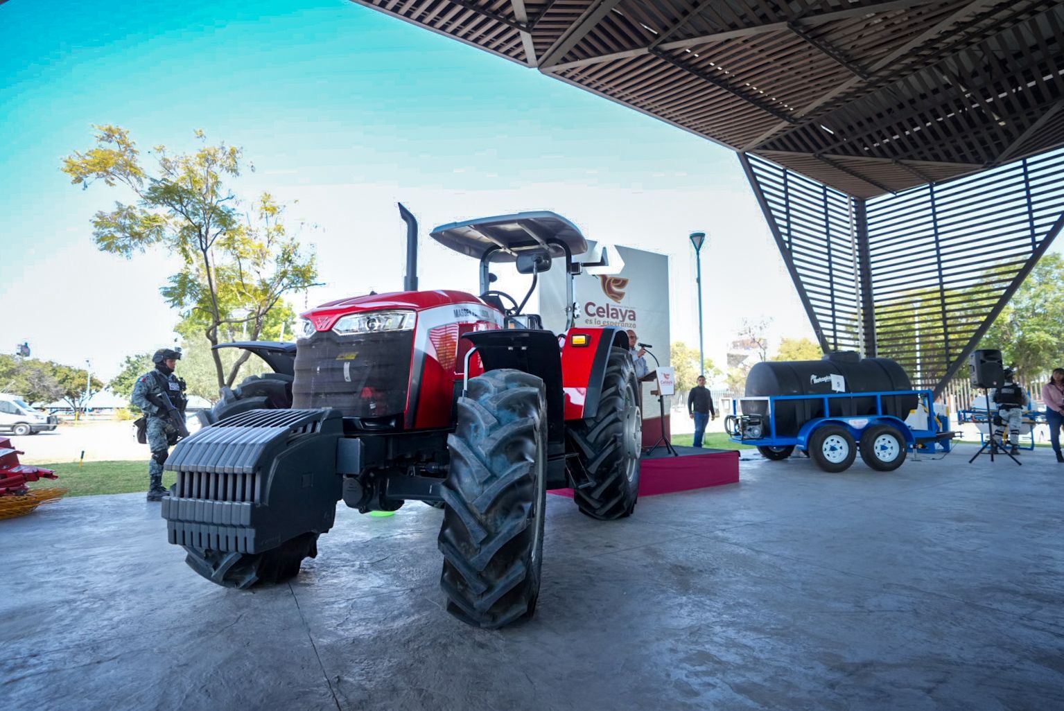 Entregan maquinaria para familias de las comunidades rurales