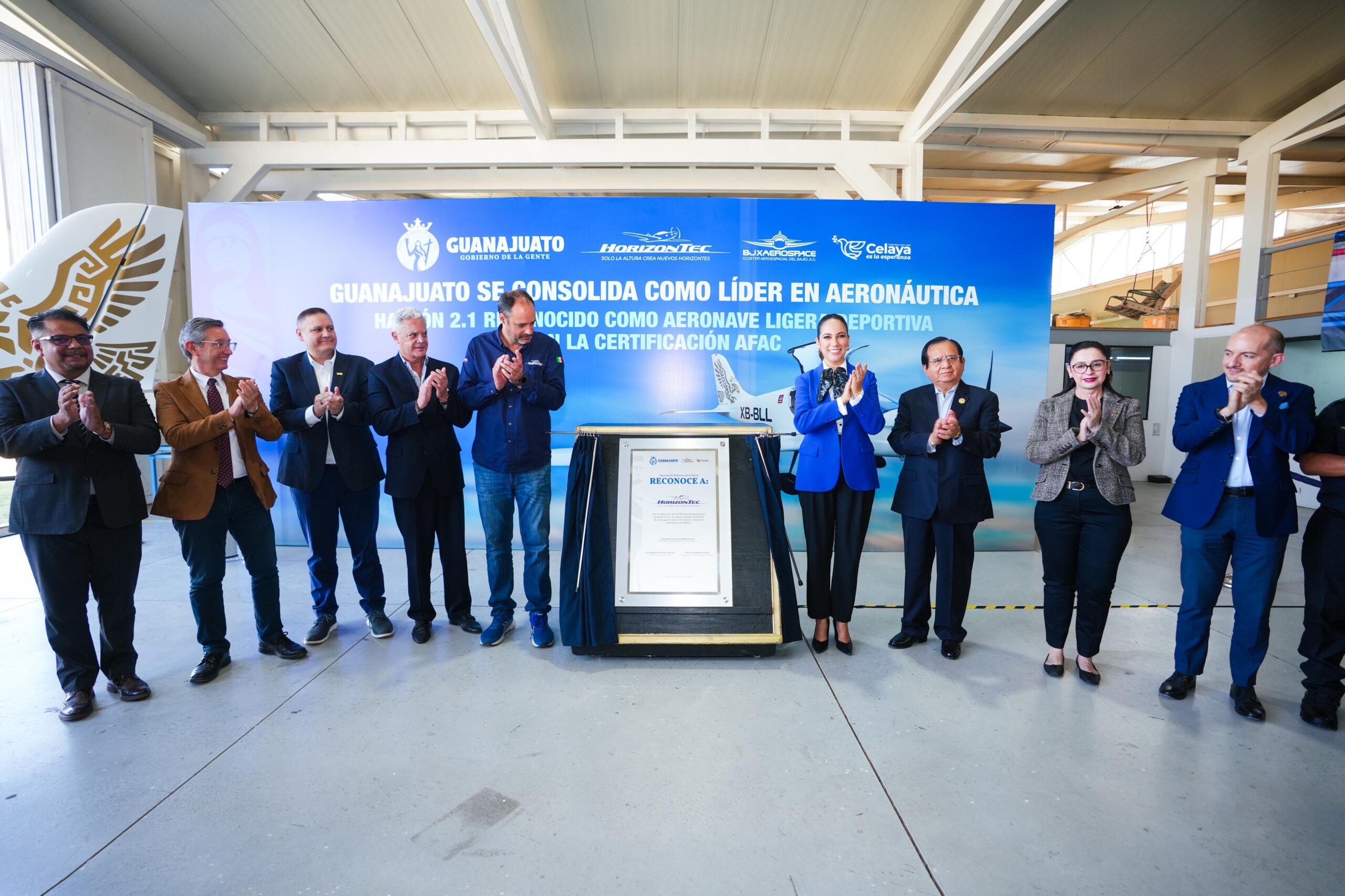 Estado y municipio reconocen a la empresa Celayense HORIZONTEC por la certificación del HALCÓN 2.1, primera aeronave fabricada y ensamblada 100% en México