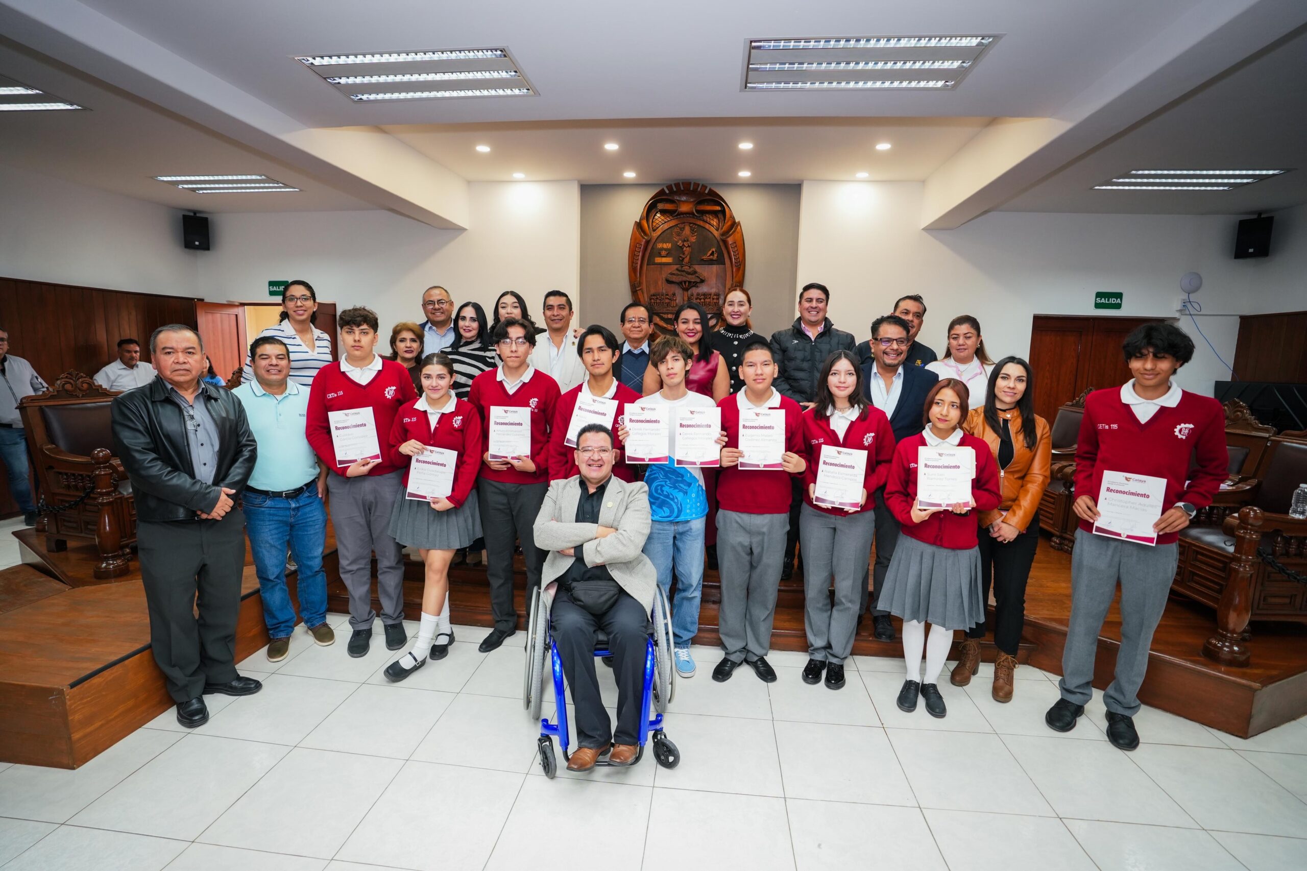 Ayuntamiento reconoce a estudiantes del CETIS 115 que triunfaron en Olimpiada Internacional de Ciencia y Tecnología