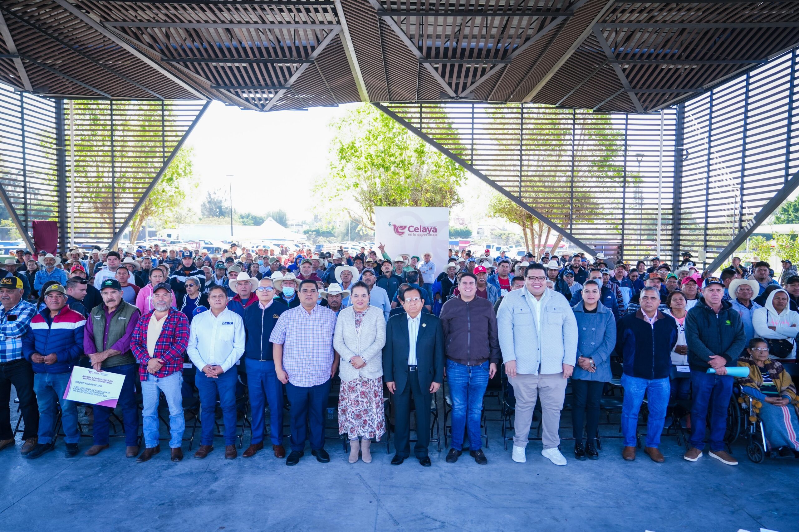 Entregan apoyos al sector agroalimentario de Celaya