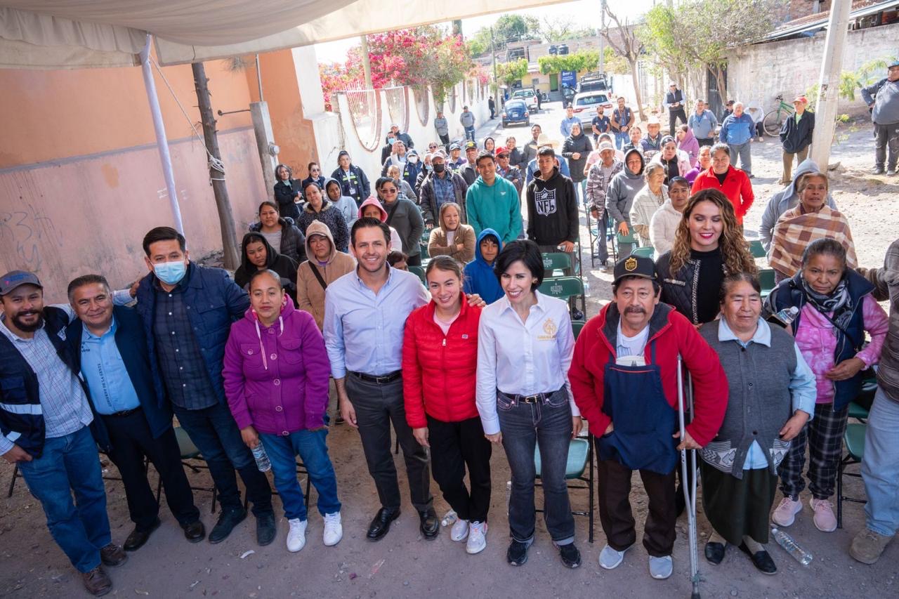 Llevan color a más comunidades de Apaseo el Grande