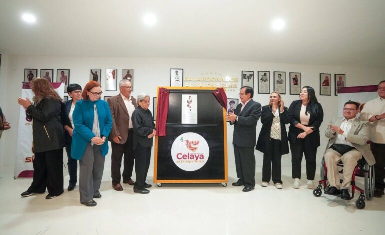 Develan placa de Ciro Soto Lara en el salón de la fama del deporte celayense