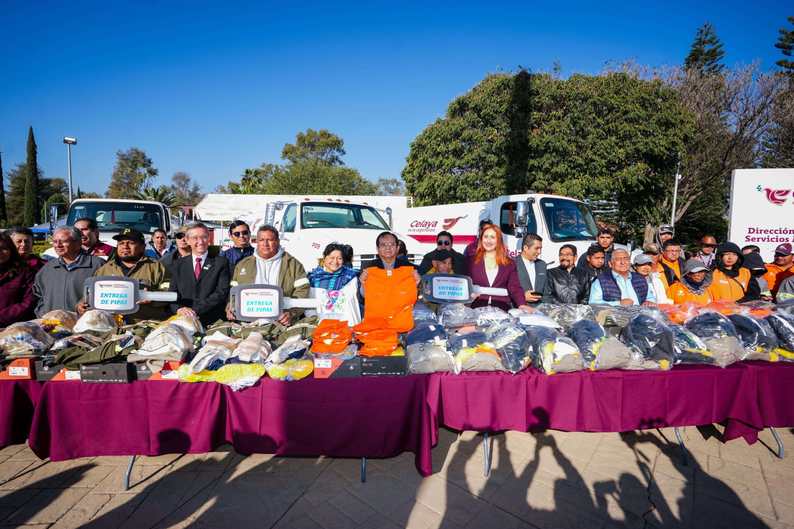 Entregan pipas y equipo de protección a trabajadores de Servicios Municipales