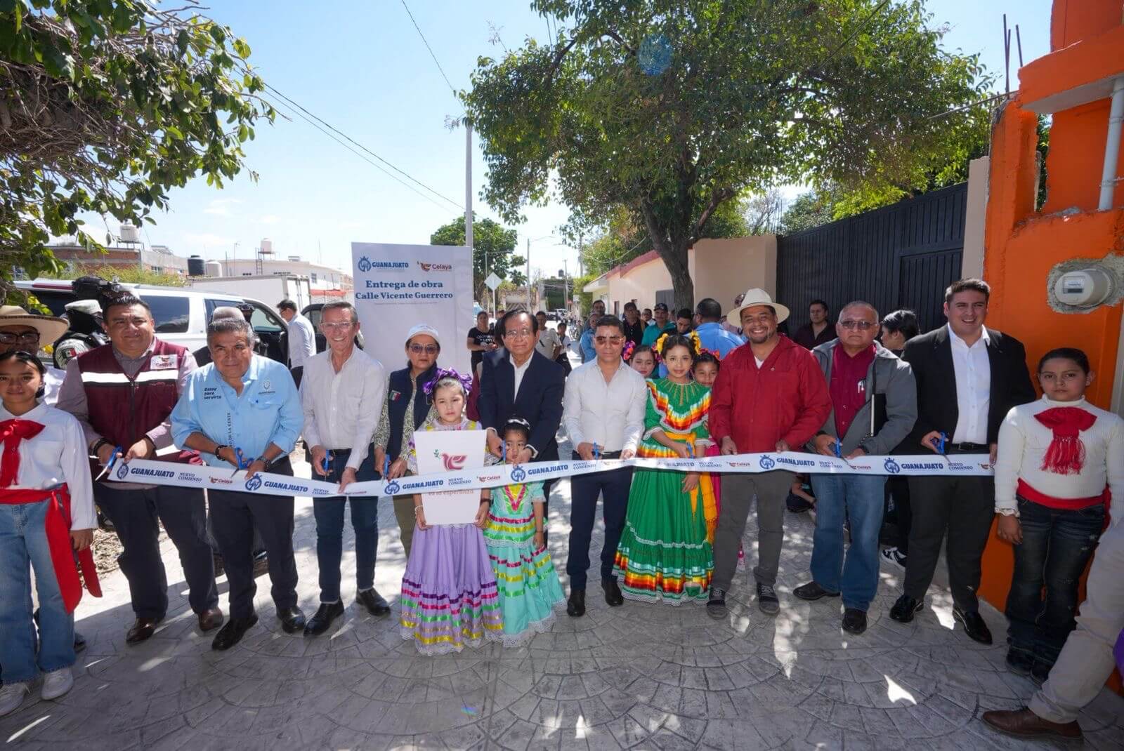 Entregan 3 obras de pavimentación con recursos “peso a peso” municipales y estatales