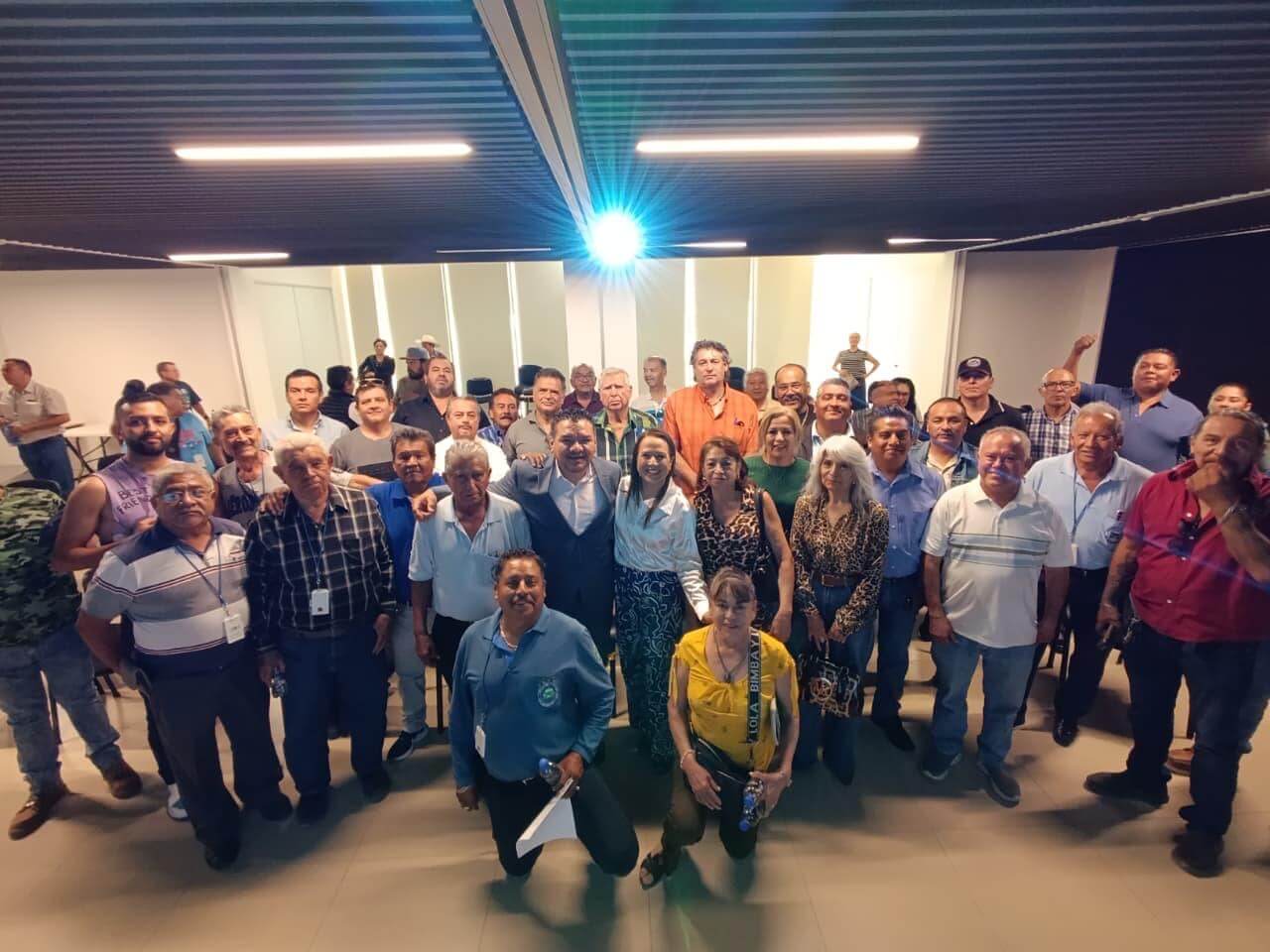 Ofrecen alternativas financieras a concesionarios de taxis en Guanajuato