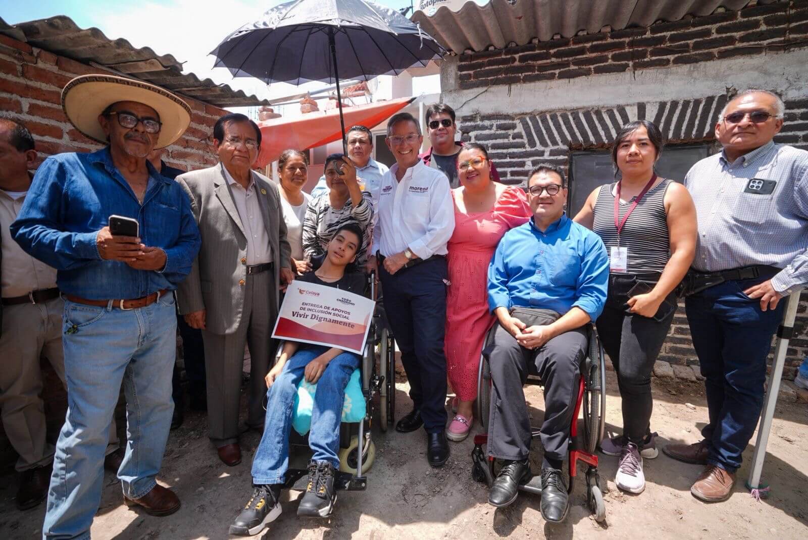 Entrega el presidente municipal Juan Miguel Ramírez cuarto de baño inclusivo en la comunidad de Camargo