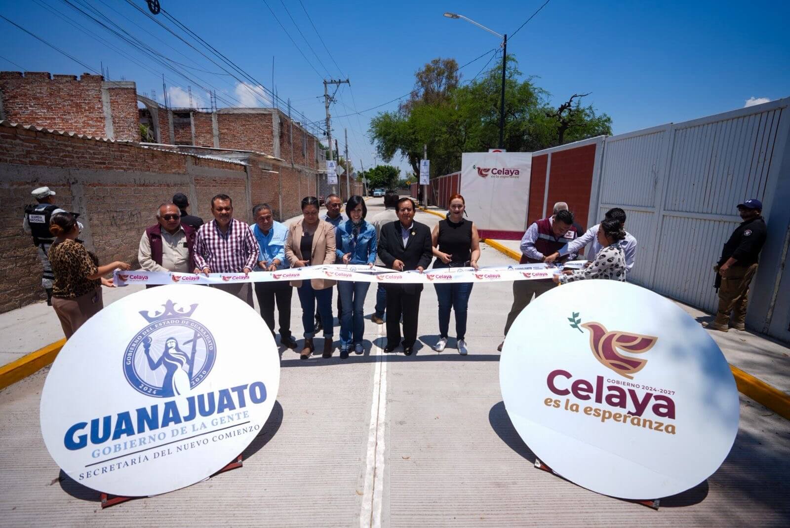 Entregan obras de pavimentación en colonias y comunidades de Celaya