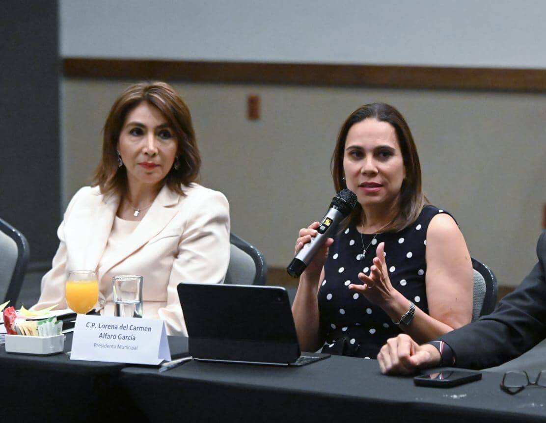 Comparte Gobierno de Irapuato con notarios avances en desarrollo urbano