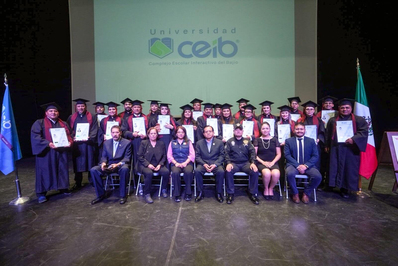 Se gradúan 22 servidores públicos de maestrías en administración publica y en criminalística