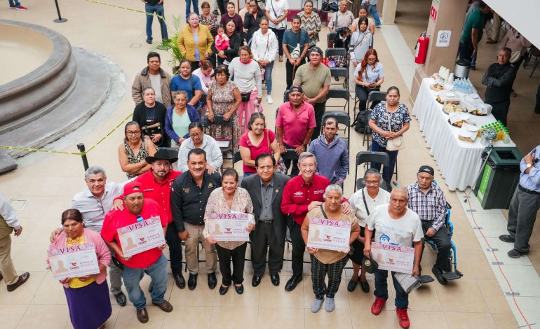 Dan 14 Visas Humanitarias a personas adultas mayores de Celaya