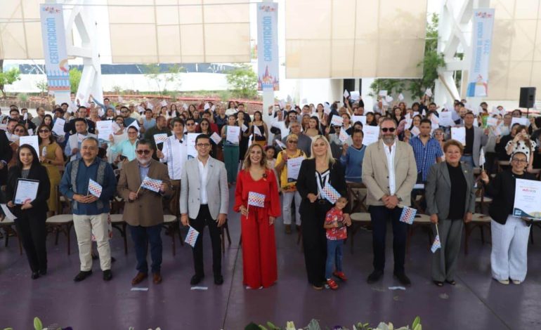 SECTURI fortalece competitividad turística con entrega de certificaciones y constancias de capacitación