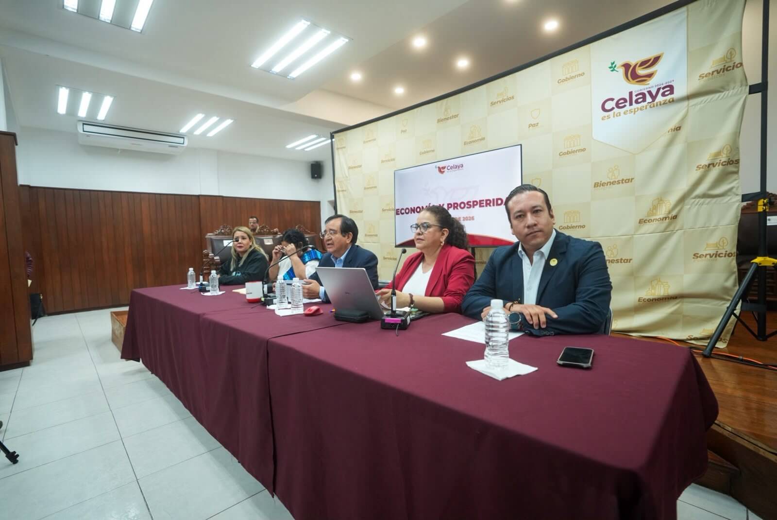 Ofertan vacantes para la construcción del tren de pasajeros