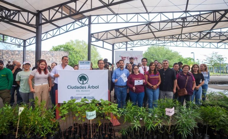 Conmemoran día mundial de Medio Ambiente con jornada de adopción de árboles