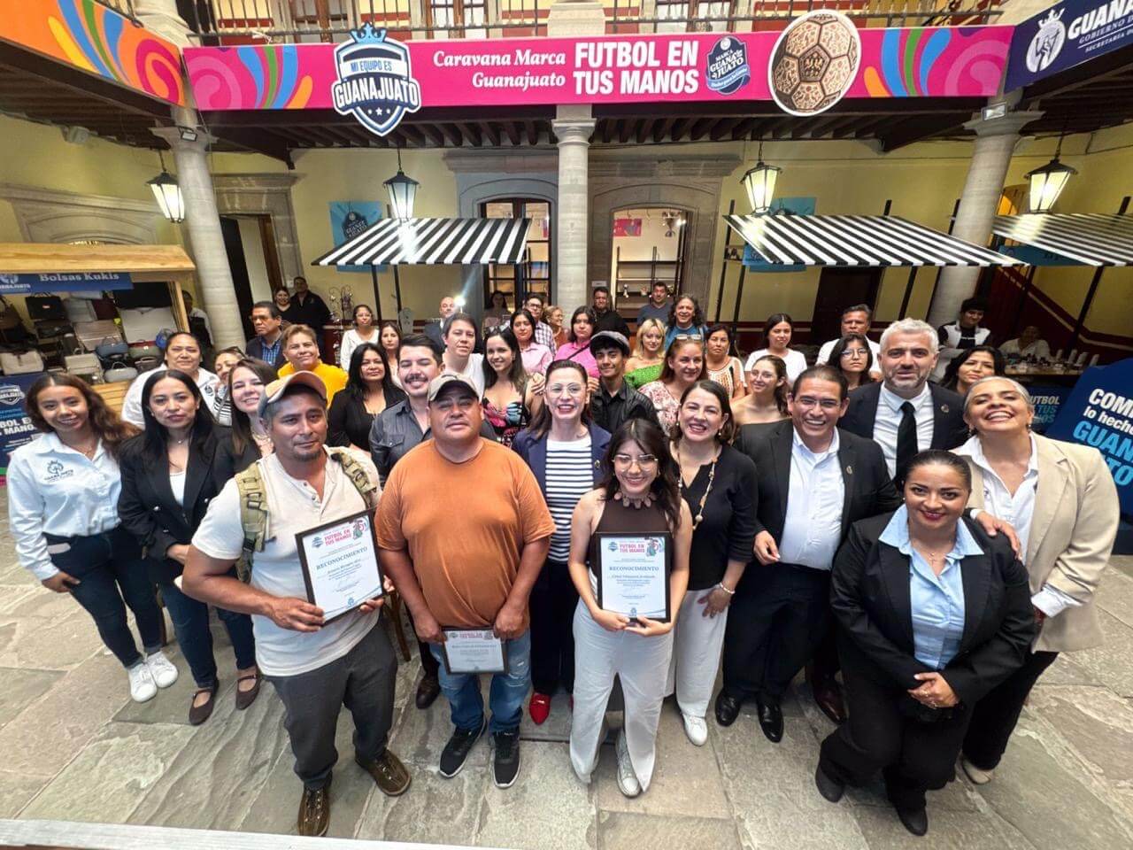 Reconocen el talento artesanal con el concurso ‘Fútbol en tus manos’