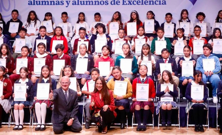 Reconoce Gobernadora la excelencia académica de estudiantes guanajuatenses