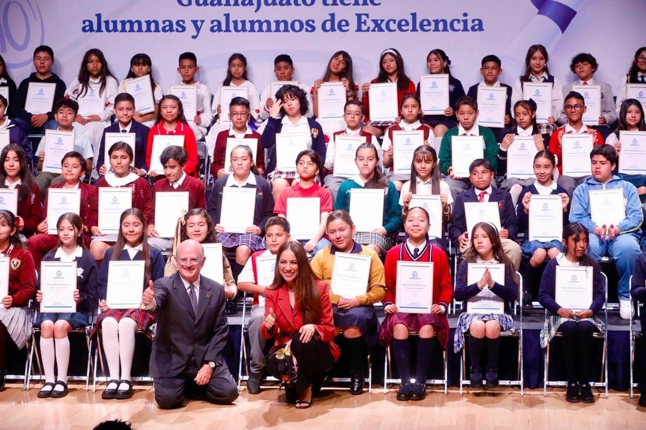 Reconoce Gobernadora la excelencia académica de estudiantes guanajuatenses